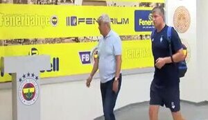 Вболівальники "Фенербахче" скандували "Путін" після голу київського "Динамо". Луческу у відповідь не вийшов на пресконференцію. ВIДЕО
