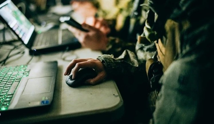 Сили оборони відкрили понад 2000 вакансій для IT-фахівців: кого шукають?