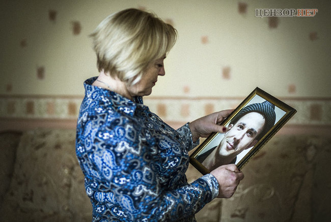 Я не могла представить, что моего ребенка сожгли. Но его хлопцы мне сказали, что сыну не больно было – это случилось мгновенно, - воспоминания мамы погибшего под Иловайском добровольца Евгения Харченко 04