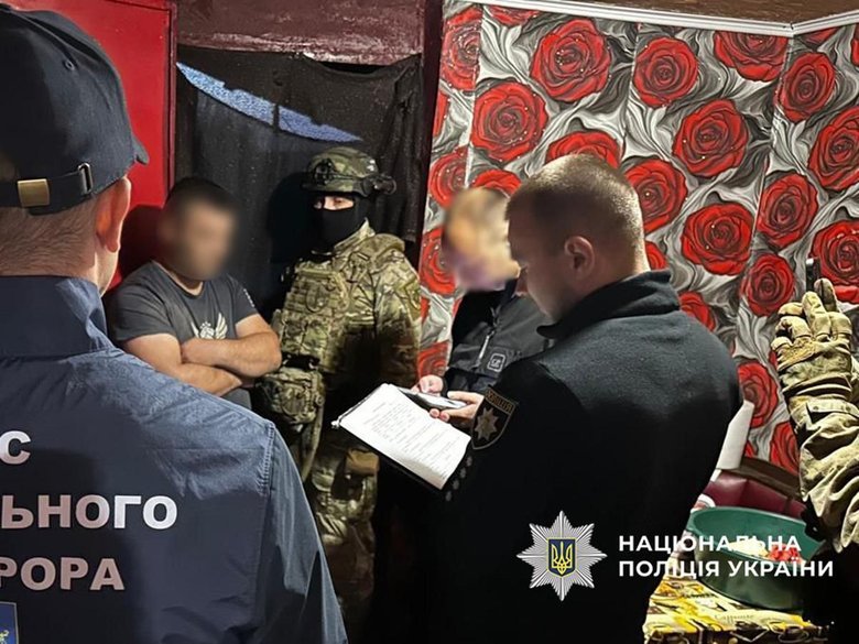 викрито шахраїв