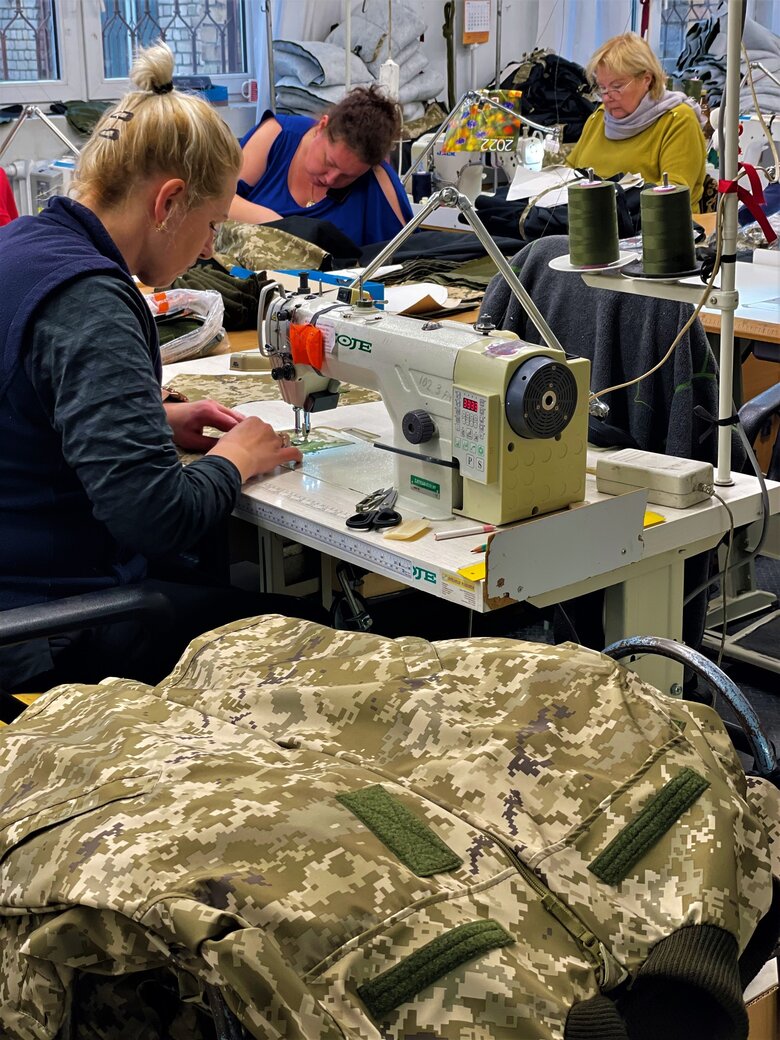 Зимнюю форму для украинских военных начали шить в Латвии 03 Зимнюю форму для украинских военных начали шить в Латвии 03