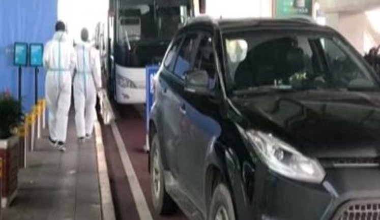 Міжнародна група експертів ВООЗ прибула в Ухань. ВIДЕО