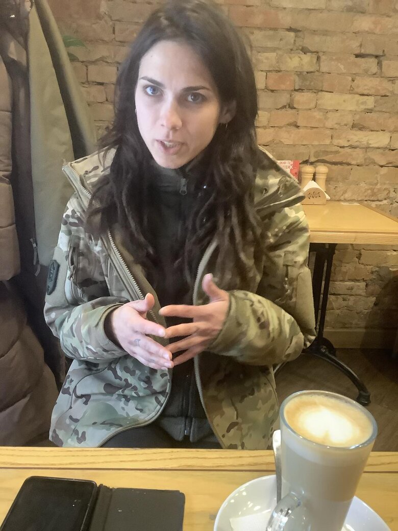 Стрілець-зв’язківець Ольга Єгорова: До снайперів свої ж ставляться 60 на 40. 60 – бояться, 40 –радіють, коли ми з’являємось 13