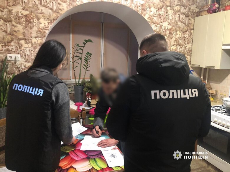 посадовці допомагали ухилянтам виїхати за кордон