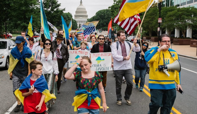 79% украинцев не переехали бы в США или ЕС даже при условии получения гражданства, - опрос КМИС. ИНФОГРАФИКА
