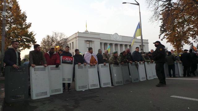 Активісти встановили 14 наметів під Радою (оновлено) 07