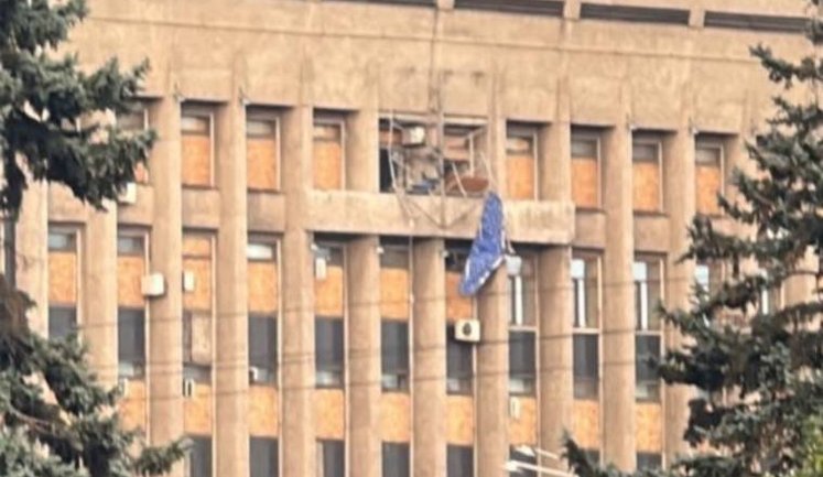 Russians attack Zaporizhzhia with missiles and FPV drones: One killed and others injured, including child, coat of arms on regional council building damaged. PHOTOS
