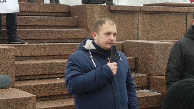 Група націоналістів прорвалася до памятника Шевченку перед приїздом Президента, обійшовши кордон поліції 04