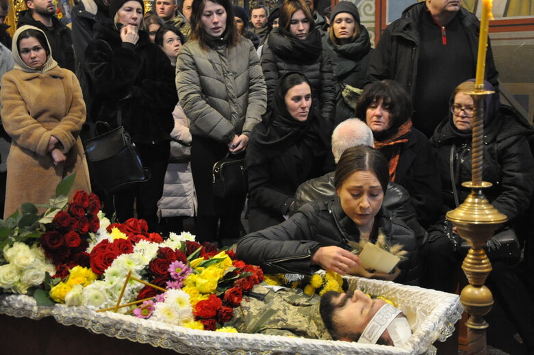 Зі столичним екскурсоводом та воїном Сергієм Мироновим, який загинув у бою з окупантами, попрощалися у Києві 26