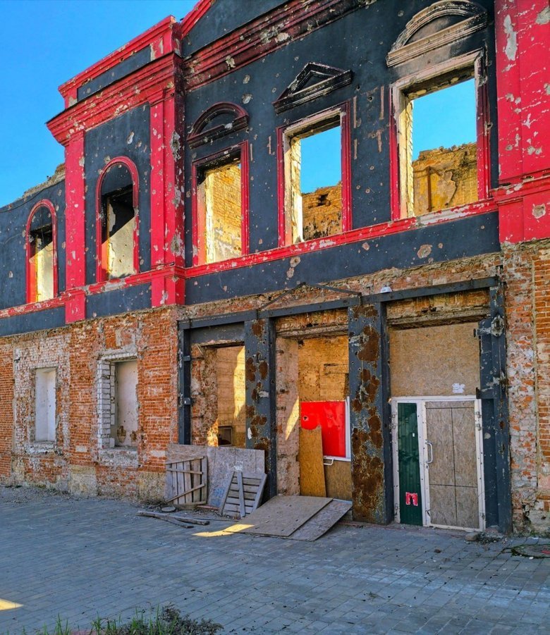 Окупанти продовжують руйнувати історичний центр Маріуполя