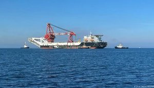 Оператор "Северного потока-2" сообщил о возобновлении укладки газопровода