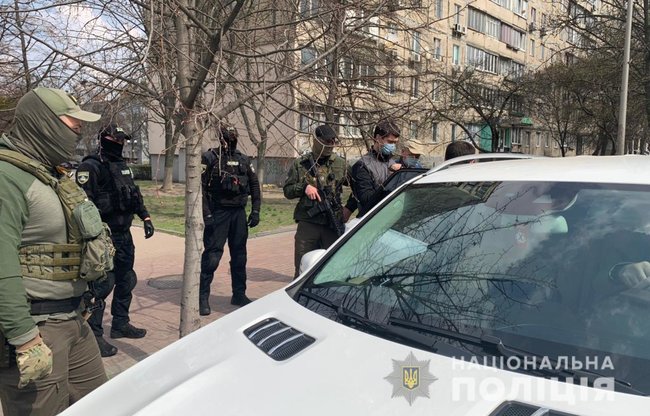 Отримав майже мільйон гривень відкату: правоохоронці затримали ексначальника Департаменту вибухотехнічної служби 03