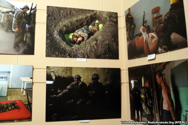 Фотовыставка Иловайск 2014 открылась в Днепре 02