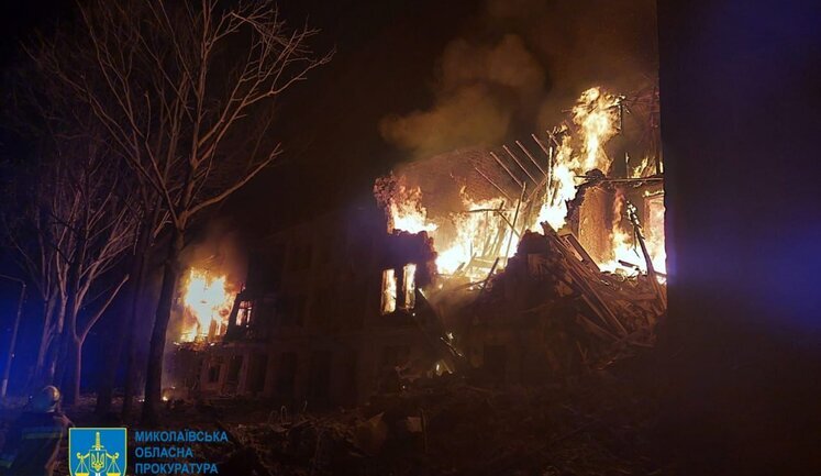 Удар по Миколаєву: з-під завалів дістали загиблого, кількість постраждалих зросла до 19 (оновлено). ФОТОрепортаж