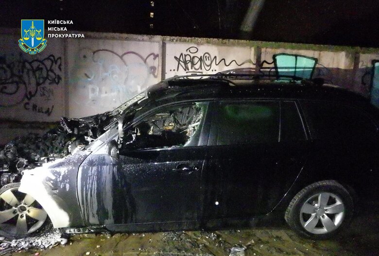 Підпалив авто сусідів, видаючи їх за військові