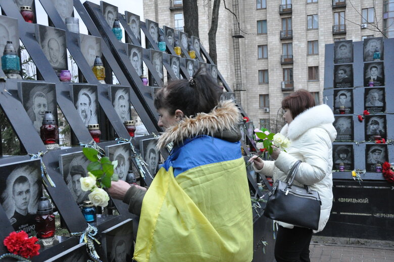 Пам’ятаємо!: у Києві вшанували подвиг Героїв Небесної Сотні 48