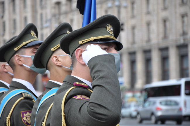 С погибшим Героем Украины Тарасом Матвиивым простились на Майдане Незалежности в Киеве 44