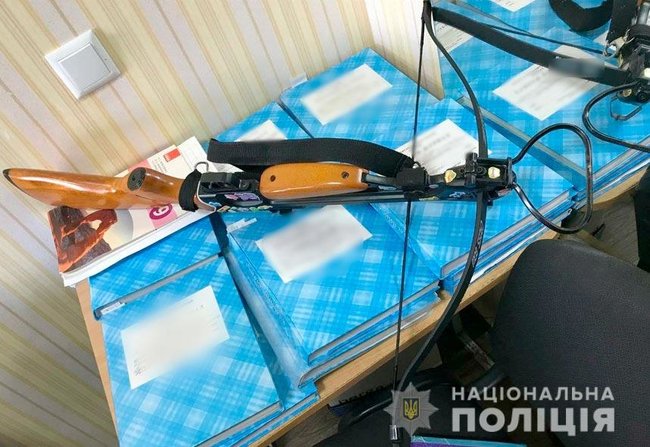 Girl with crossbow injures two teachers at school in Poltava 01