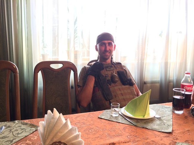 Ми в повній дупі. Тут навколо двохсоті, трьохсоті. Ми не знаємо, чи доживемо до вечора. Моліться за нас!. Це було 28 серпня приблизно о 4-5 годині дня, - четверта річниця Іловайської трагедії. Спогади близьких загиблих 02