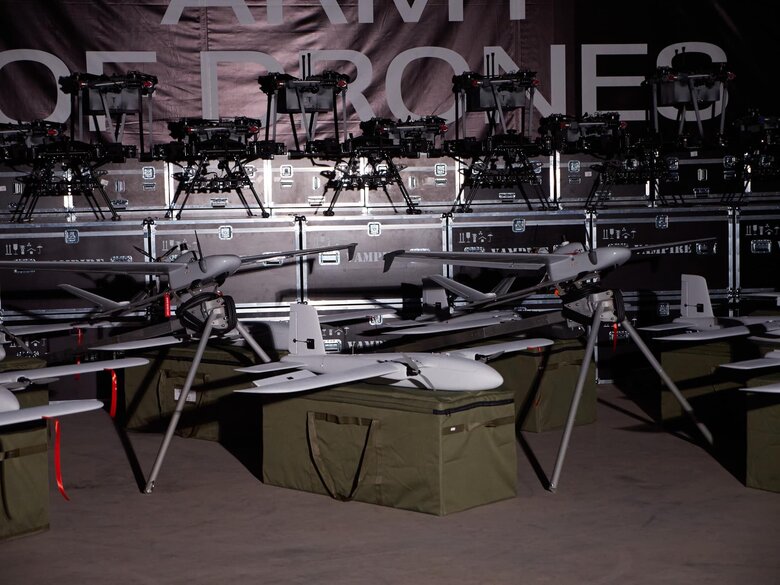 Армия дронов передала более 900 разведывательных, ударных и секретных БПЛА на фронт 03 Армия дронов передала более 900 разведывательных, ударных и секретных БПЛА на фронт 03