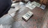Депутат горсовета Чернигова и директор коммунального предприятия попались на взятке 50 тыс. долл., которую вымогали у застройщика, - ГБР. ФОТОрепортаж
