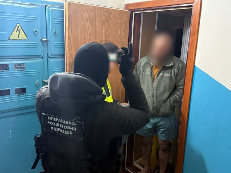 Smugglers caught crossing the border