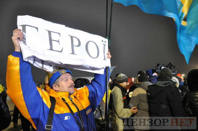Heroes, welcome home!” liberated Ukrainian hostages enjoy warm reception at Boryspil airport 29