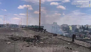 Руйнування мосту в Херсоні не допоможе військам РФ форсувати Дніпро, - Сили оборони півдня