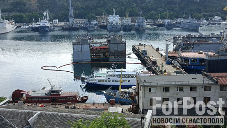 Float with ship sank in bay of occupied Sevastopol 02