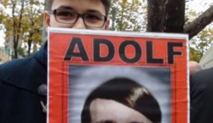 "Adolf Putin": Turkey Met Russian President With Protests of Crimean Tatars. PHOTOS