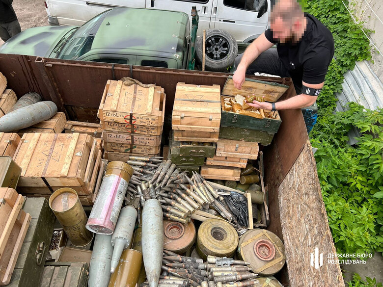 Понад 10 тонн російських боєприпасів та зенітну установку виявили на Харківщині, - ДБР 01