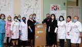 Порошенко з дружиною передав в "Охматдит" 3 тис. швейцарських ІФА-тестів. ФОТОрепортаж