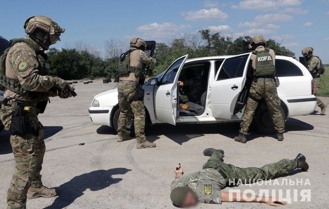 Спецподразделение КОРД Донецкой области провело учения по задержанию преступников, передвигающихся на автомобиле 01
