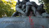 одесса,памятник,вандализм