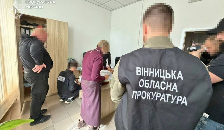 Раскрыта группа служащих, легализовывавших иностранцев через фиктивное трудоустройство на Виннитчине. ФОТОрепортаж