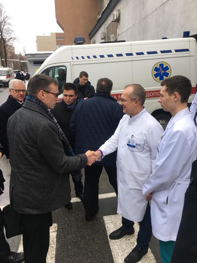 Глави МЗС України, Польщі, Литви, Латвії та Естонії не змогли долетіти до Маріуполя через складні погодні умови 01