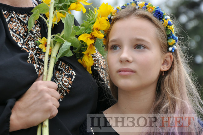 Антивандальний термінал памяті всіх загиблих у війні з РФ відкрили в Києві біля Стіни памяті 13