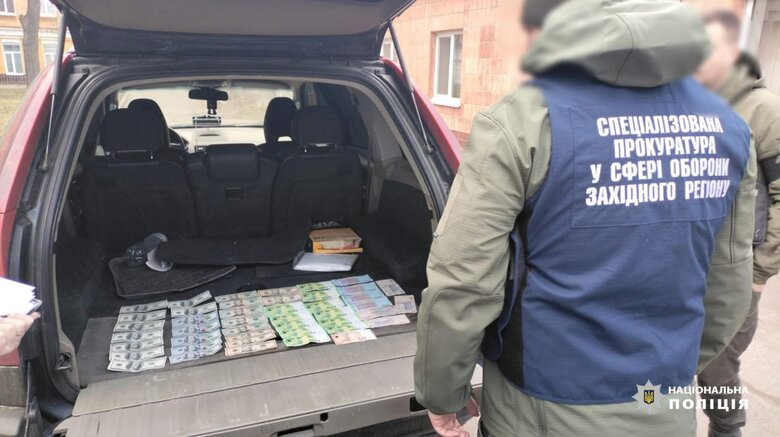 Затримання хабарників з ВЛК на Рівненщині