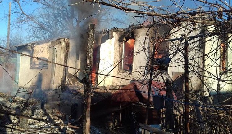 Окупанти з мінометів обстріляли житлові будинки Золотого та Новоолександрівки, - прес-центр ОС. ФОТОрепортаж