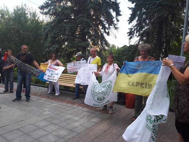 Харьковские активисты пикетируют ВККС в Киеве: требуют обратить внимание на судью в деле Кернеса Антонова 04