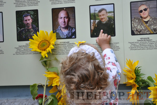 Антивандальний термінал памяті всіх загиблих у війні з РФ відкрили в Києві біля Стіни памяті 19