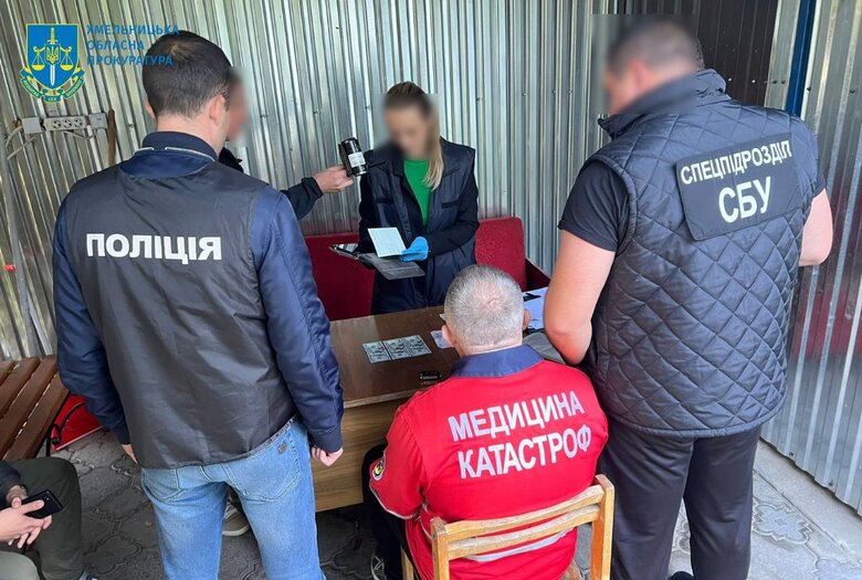 Медики на Хмельниччині допомагали отримати інвалідність: вилучили 8 майже млн грн