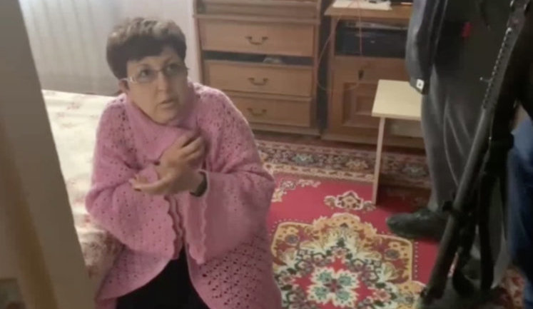 Заарештовано 56-річну матір білоруського анархіста Халілова, який виїхав із країни. Жінка нібито визнала вину у "грубому порушенні порядку"