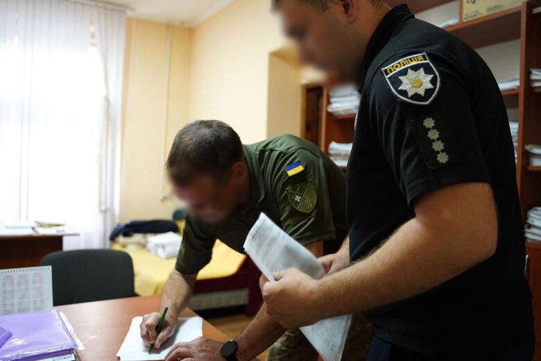 Співробітнику ТЦК, який побив дружину воїна ЗСУ, повідомлено про підозру, - поліція 02