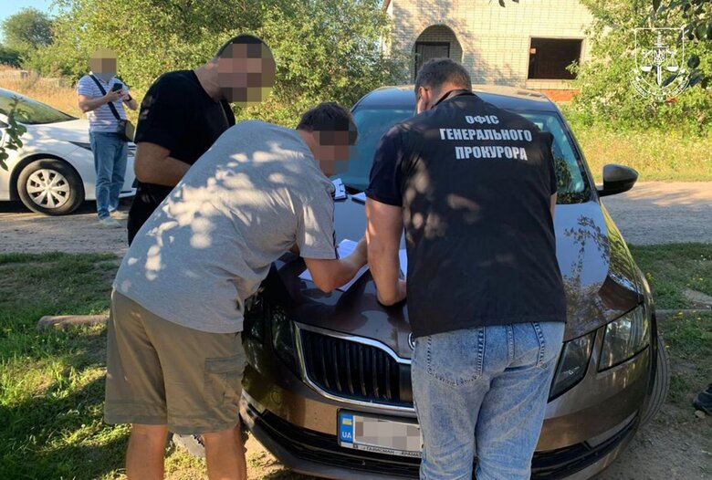 Викрито працівників Марʼїнського райсуду
