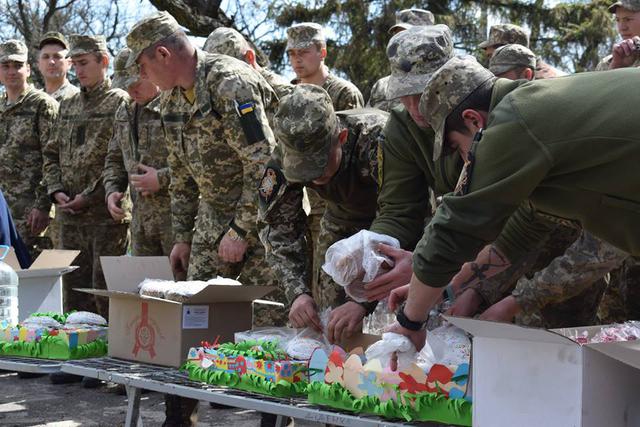 Для бійців у зоні АТО проведені великодні богослужіння 05