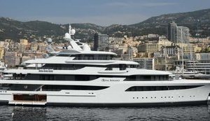 Медведчук записал на жену фирму с роскошной яхтой стоимостью $200 миллионов. ФОТО