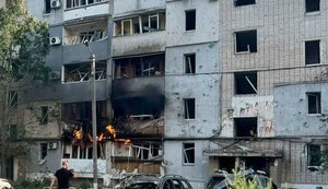 Рашисти вдарили КАБом по Павлограду: горять квартири, загинула людина