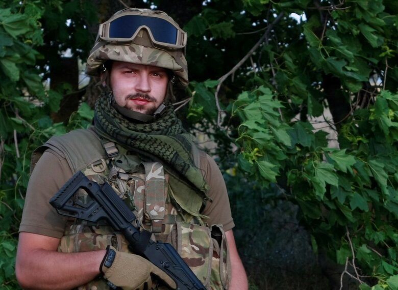 Дружина загиблого аеророзвідника Юліана Матвійчука Лілія: Чоловік примудрявся підлетіти близенько до ворога і скинути ВОГ навіть у крихітну нірку 01