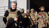 "Я б не радив ворогу потикатися до Києва": Порошенко передав батальйону тероборони партію кулеметів і броньовану машину "Тритон". ФОТО